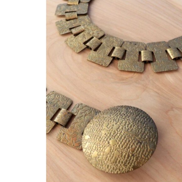 Sarah Coventry 1980's Etched Brass Medallion Belt - Picture 2 of 7